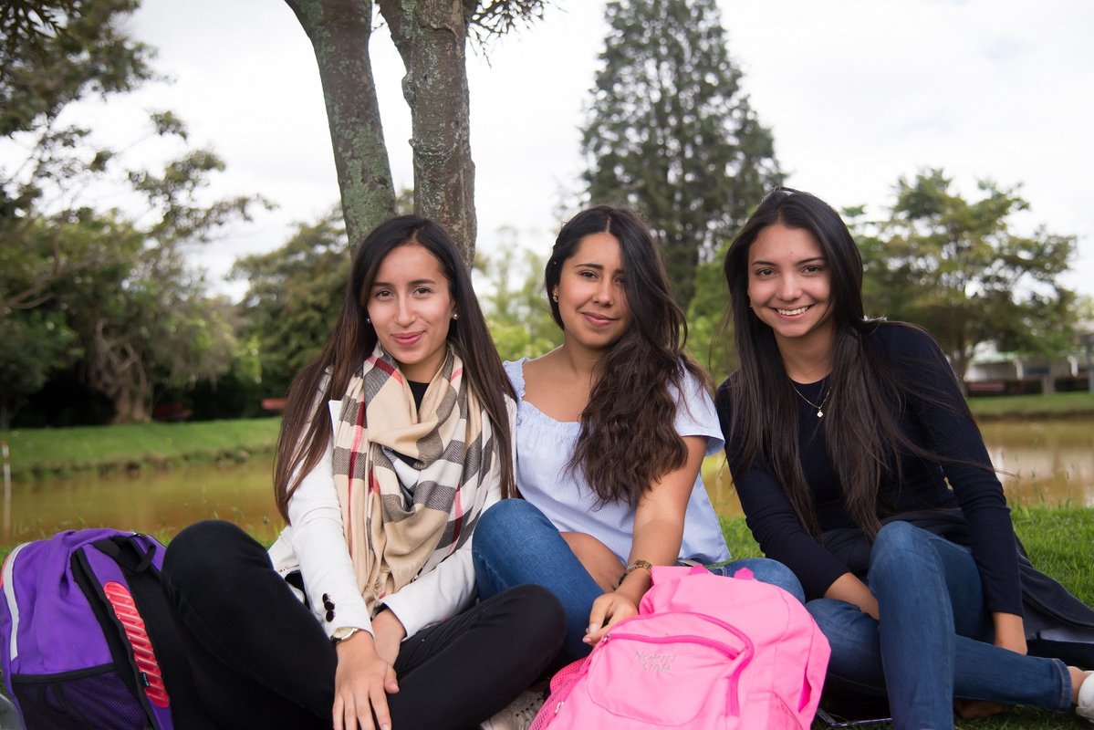 ESTUDIANTES