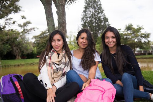 ESTUDIANTES