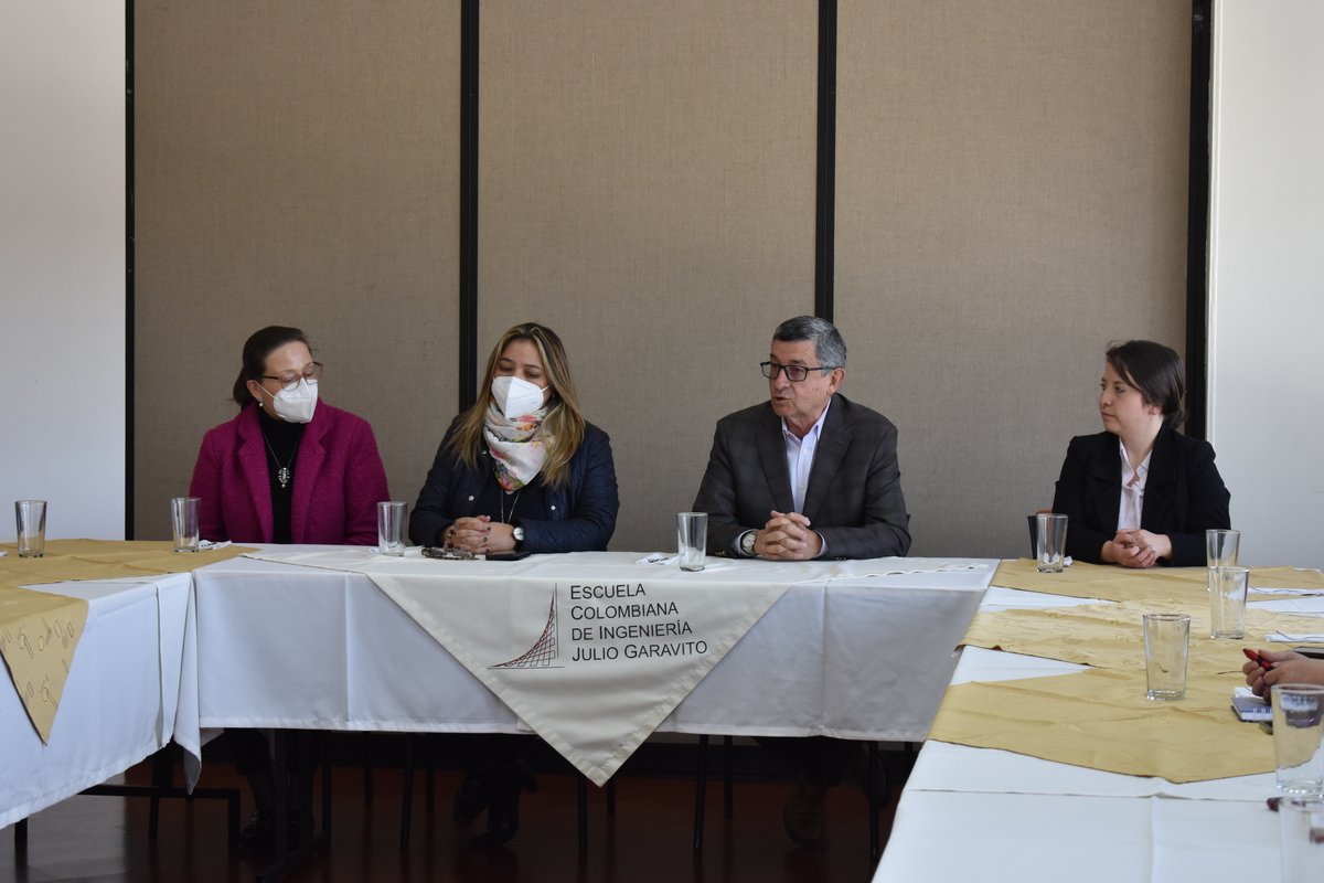 Entrega de becas. Escuela Colombiana de Ingeniería - Fundación Bolívar 1