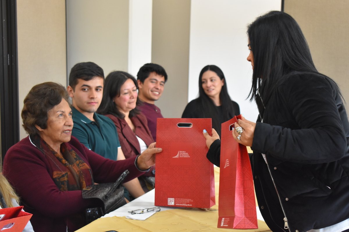Entrega de becas. Escuela Colombiana de Ingeniería - Fundación Bolívar 9