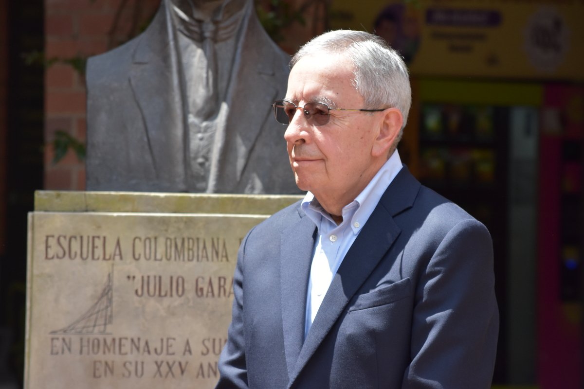 Develación de placa 50 años 3