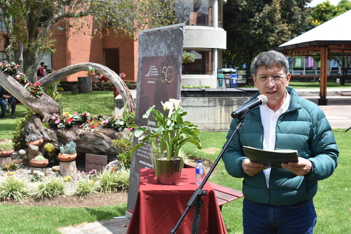 Develación de placa 50 años 7