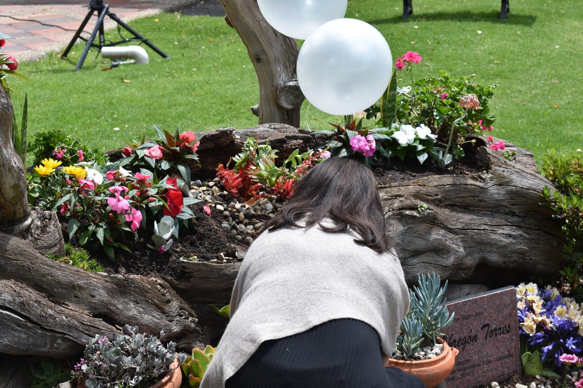 Develación de placa 50 años 9