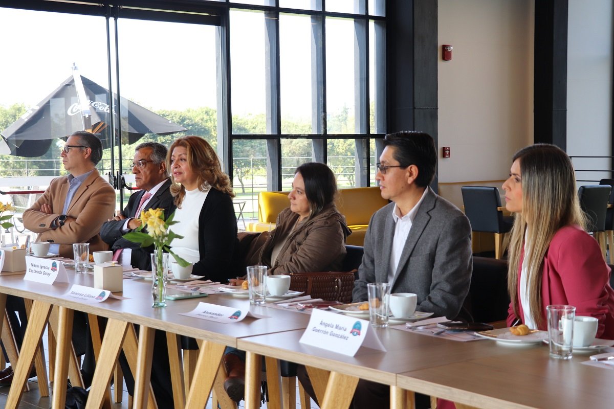 Desayuno graduados octubre (6)