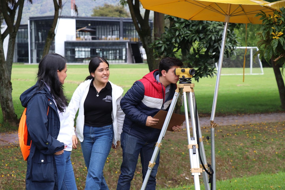 Día como profesional 2024-2 (24).