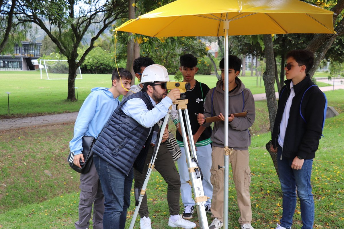 Día como profesional 2024-2 (30).