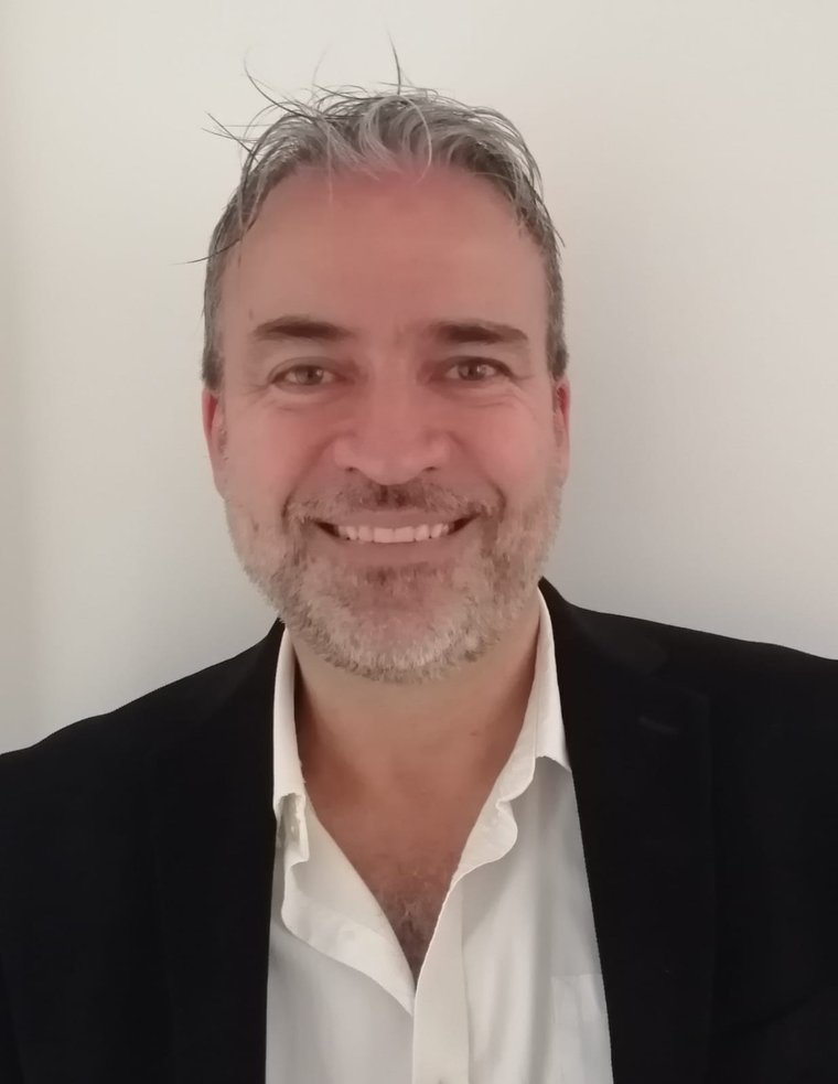 Dr. Juan Carlos Vélez Caro.jpg