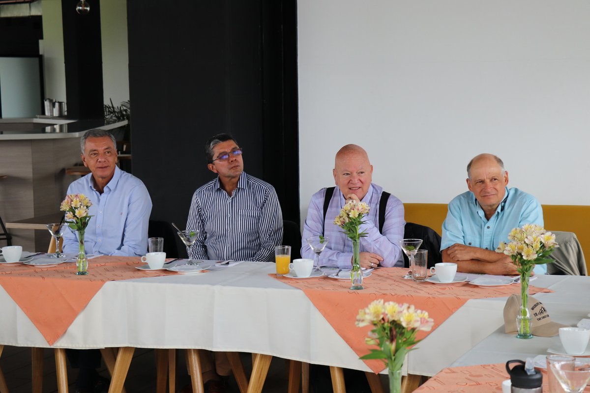 Encuentro graduados civil 1982 (7).