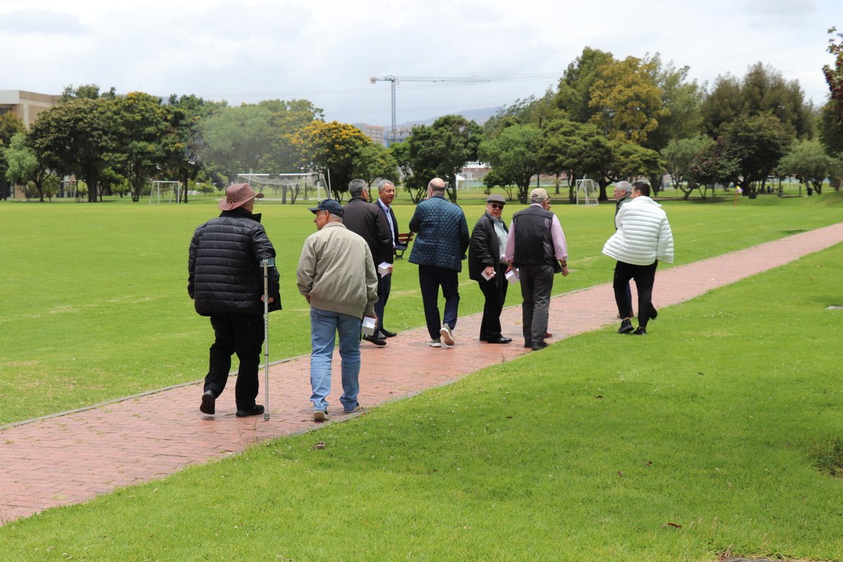 Encuentro graduados civil 1982 (9).