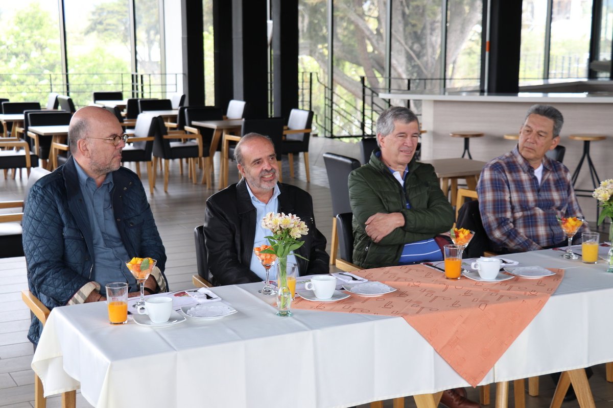 Encuentro graduados civil 1982 (5).