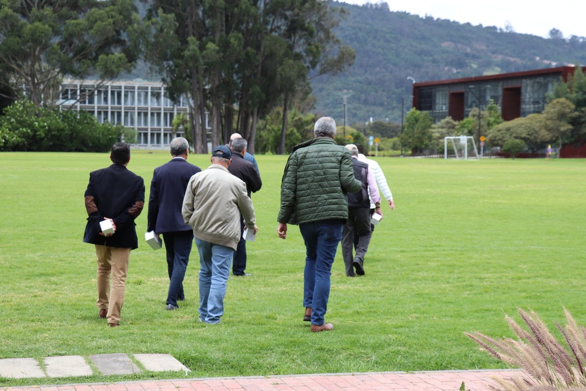 Encuentro graduados civil 1982 (25).