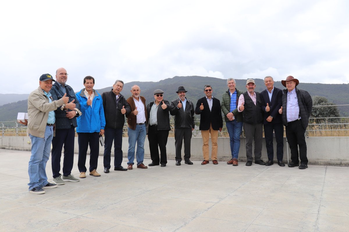 Encuentro graduados civil 1982 (2).