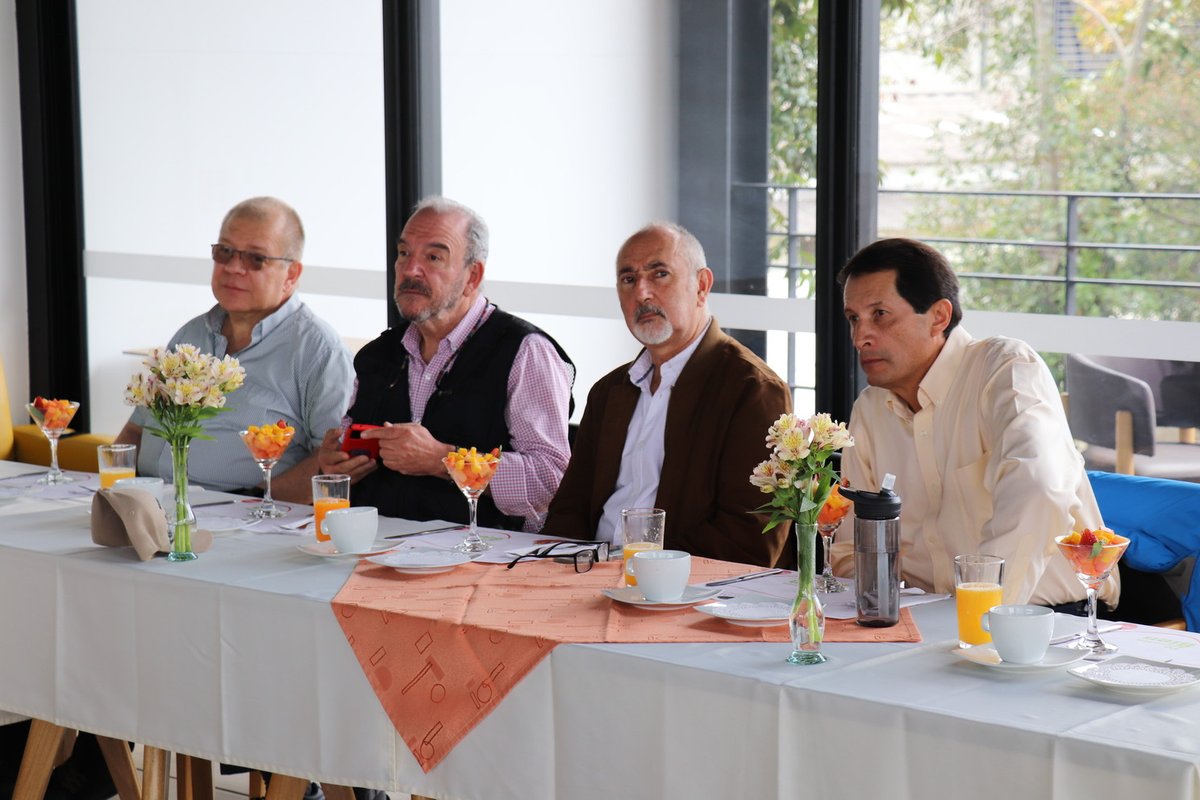 Encuentro graduados civil 1982 (15).