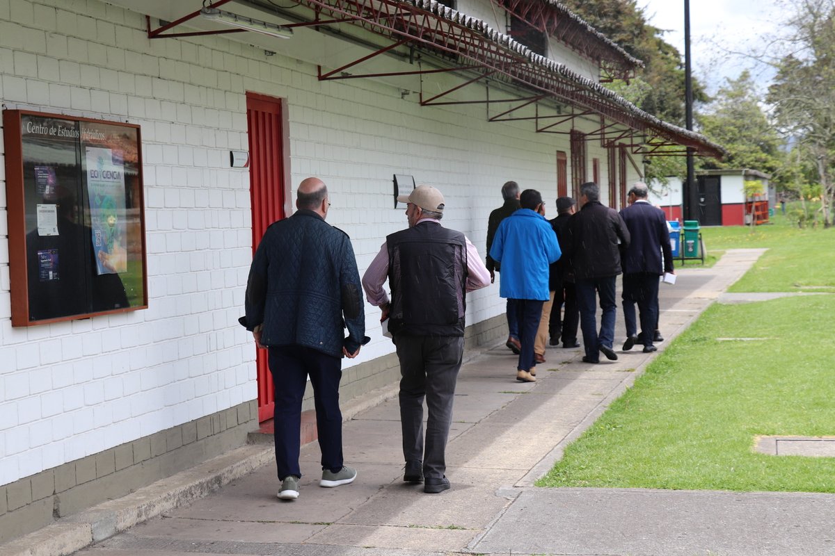 Encuentro graduados civil 1982 (11).