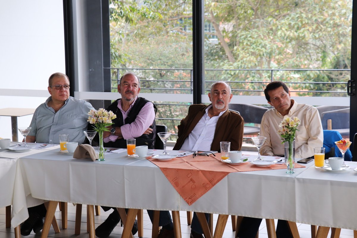 Encuentro graduados civil 1982 (17).