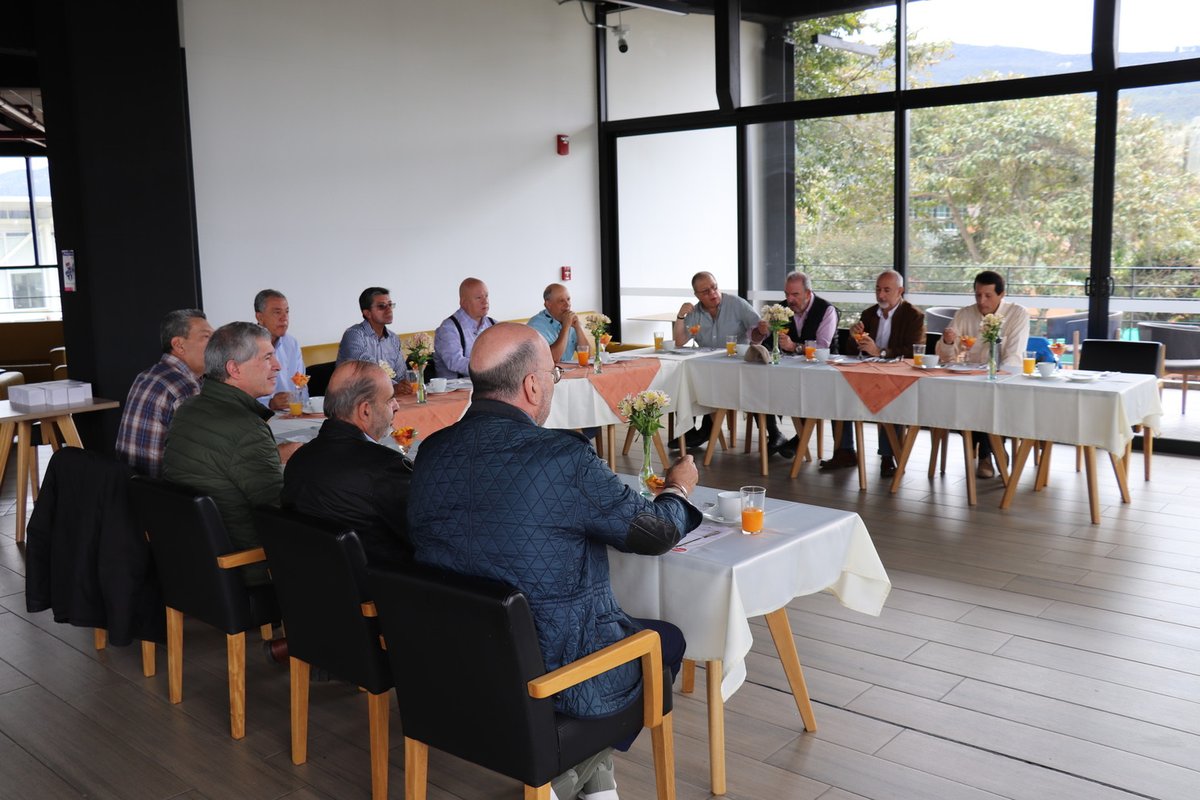 Encuentro graduados civil 1982 (4).