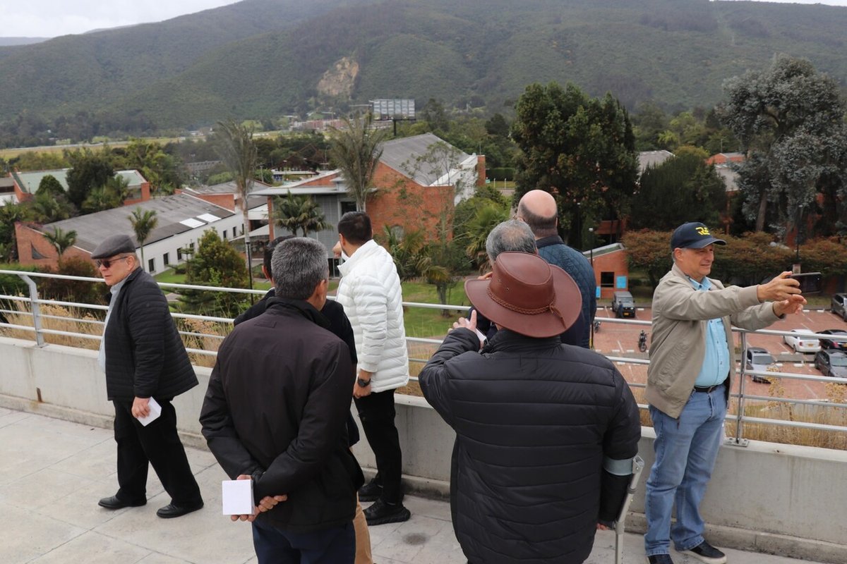 Encuentro graduados civil 1982 (8).