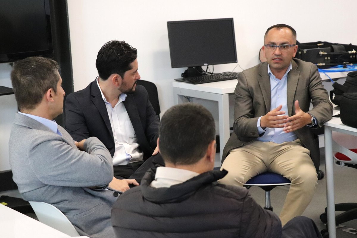 Fotos visita a labs Empresas (5)