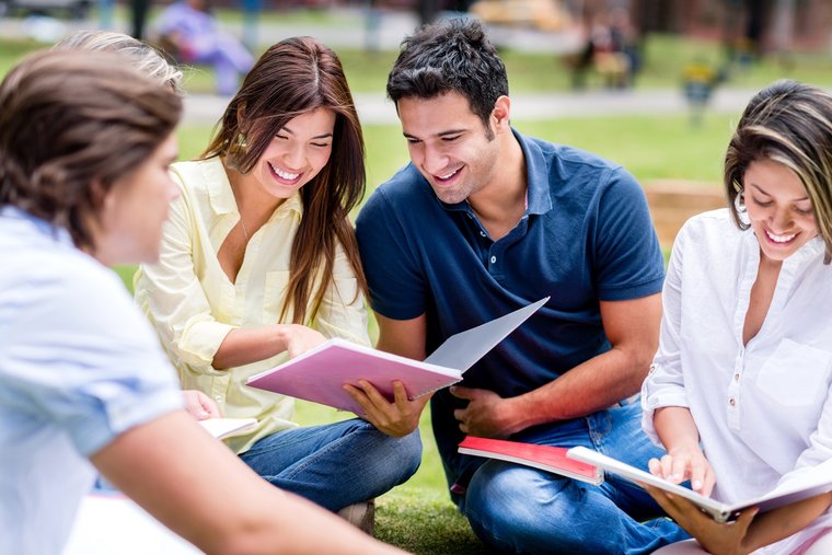 GRUPO DE ESTUDIANTES.jpg