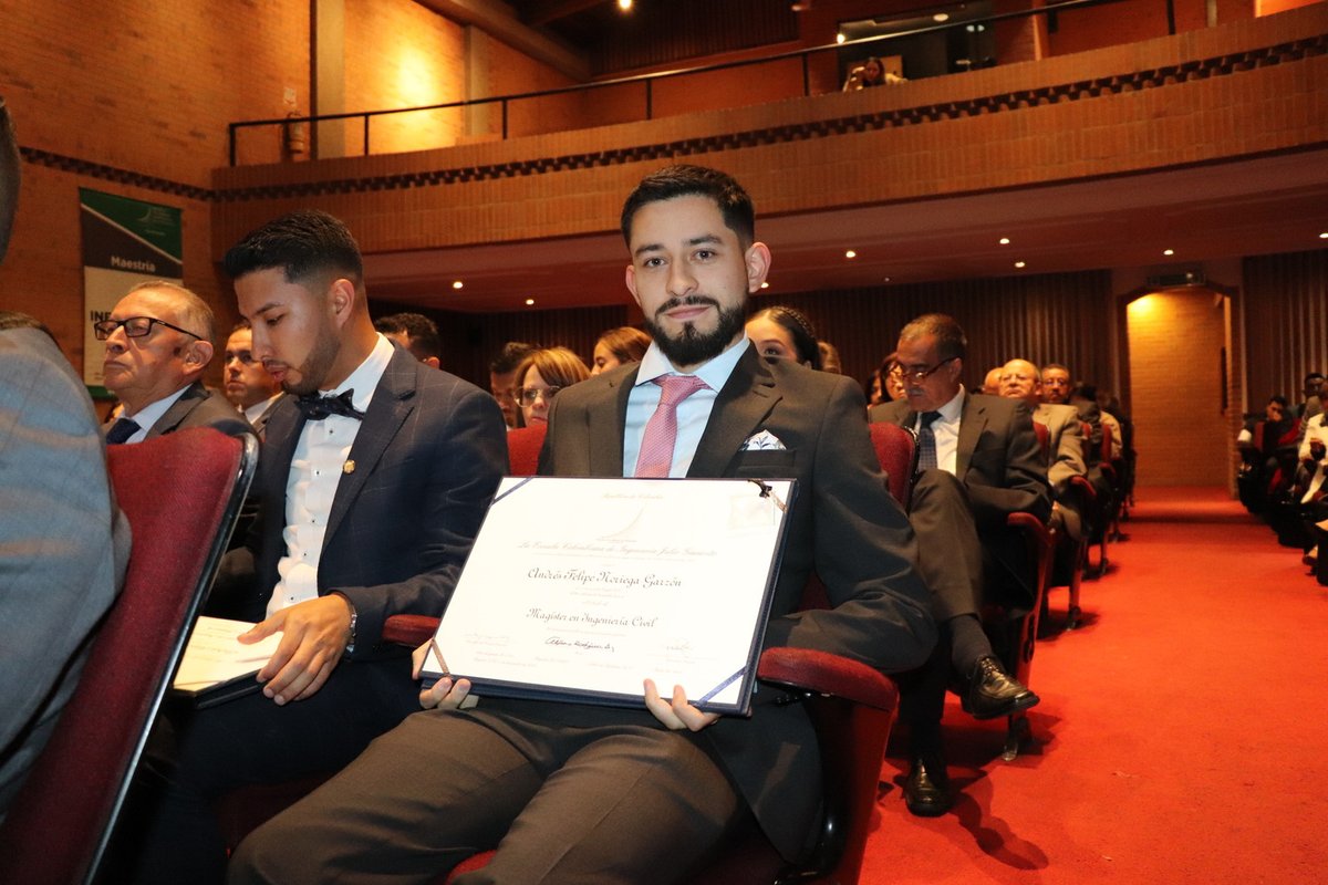 Grados Entrega de Diplomas 14 dic (7)