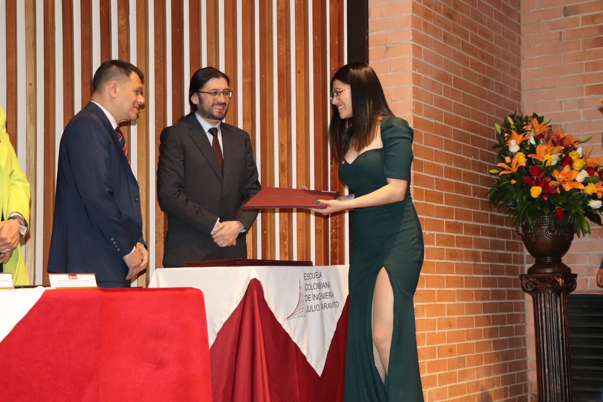 Grados Entrega de Diplomas 14 dic (6)