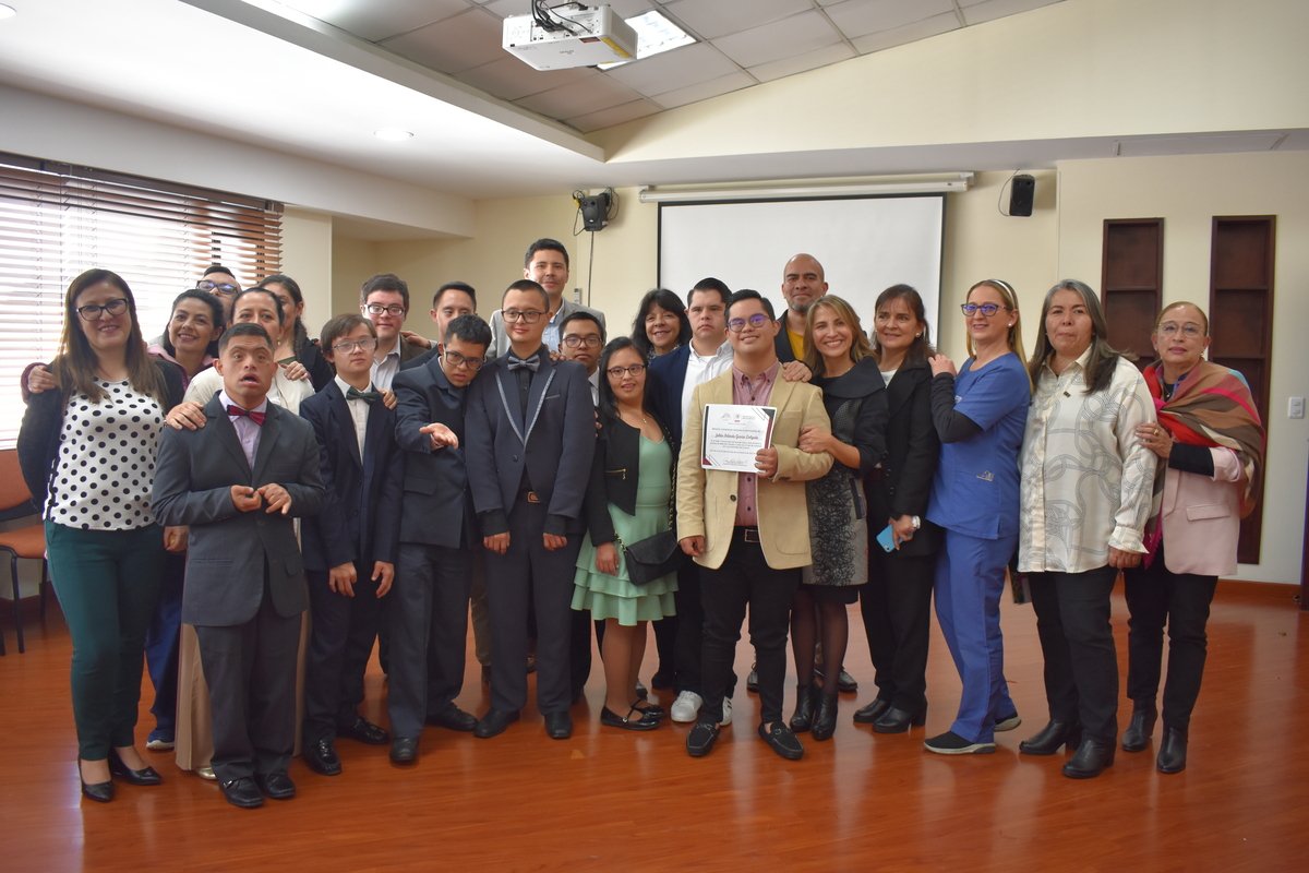 Graduación jóvenes Corporación Síndrome Down 2022 (17)