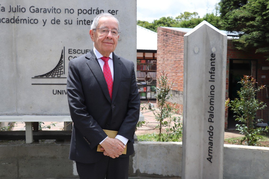 ENTREGA PLAZOLETA DE FUNDADORES - UNIVERSIDAD ESCUELA COLOMBIANA DE INGENIERÍA JULIO GARAVITO