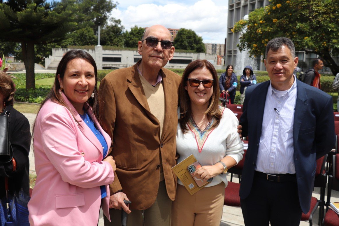 ENTREGA PLAZOLETA DE FUNDADORES - UNIVERSIDAD ESCUELA COLOMBIANA DE INGENIERÍA JULIO GARAVITO