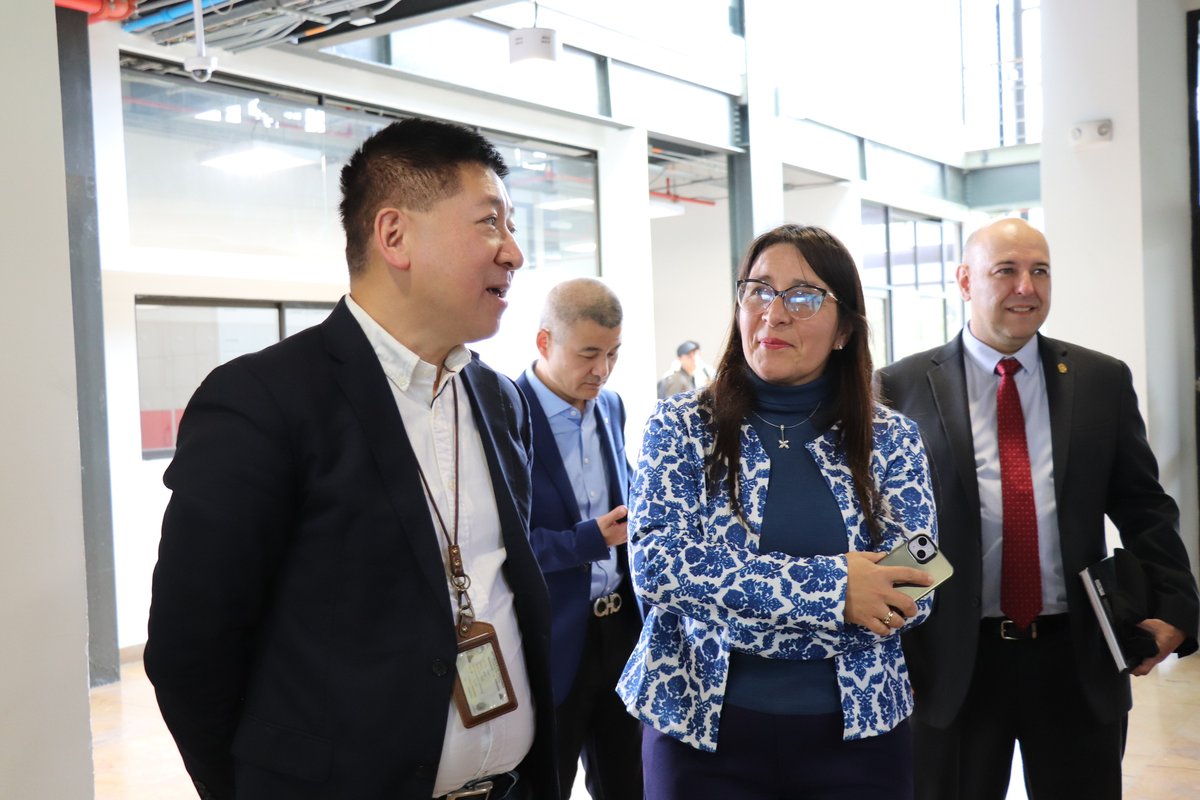 ESCUELA Y METRO LINEA 1