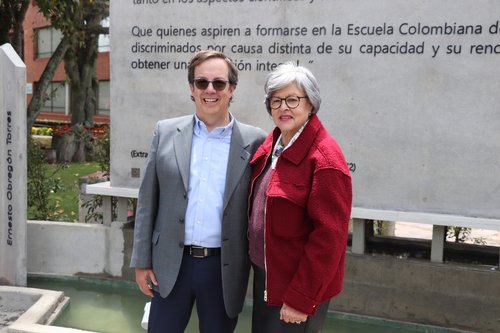 ENTREGA PLAZOLETA DE FUNDADORES - UNIVERSIDAD ESCUELA COLOMBIANA DE INGENIERÍA JULIO GARAVITO
