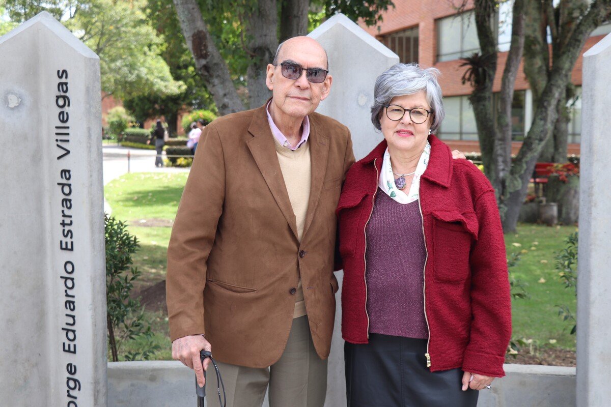 ENTREGA PLAZOLETA DE FUNDADORES - UNIVERSIDAD ESCUELA COLOMBIANA DE INGENIERÍA JULIO GARAVITO