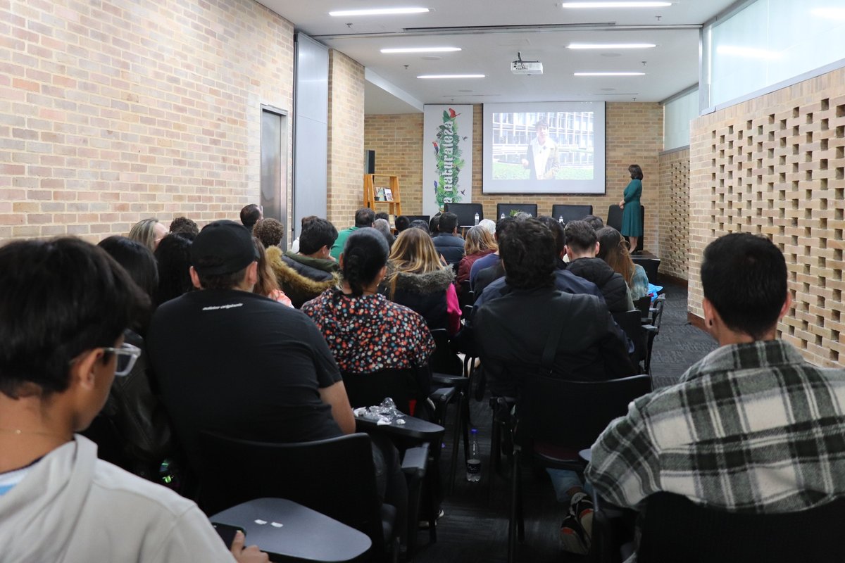 Lanzamiento del libro 'Empezando a programar en Phyton, ingeniera Patricia Salazar (21)