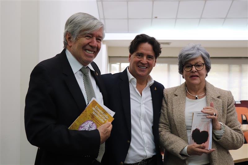 Lanzamiento del libro Conducción, Negociación y Seducción, escrito por Luis Gonzalo Jiménez RosalesIMG_5978