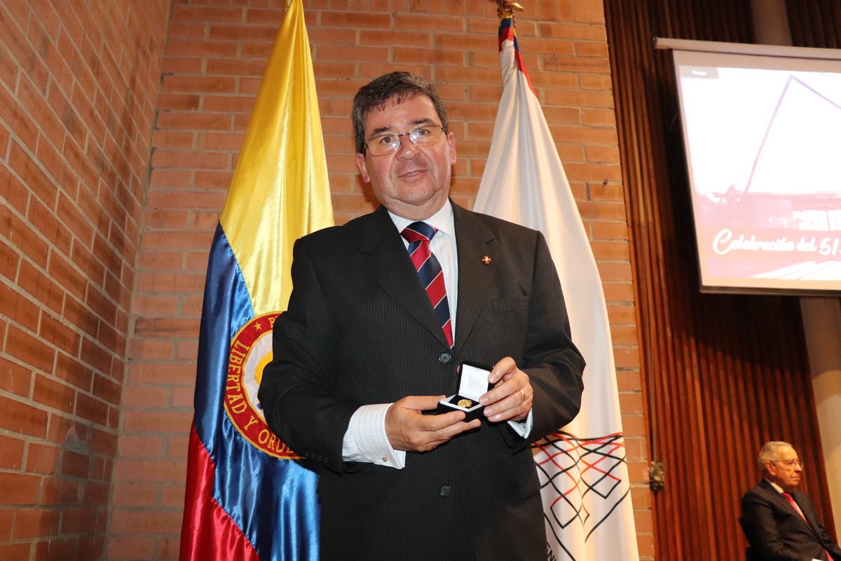 51 AÑOS