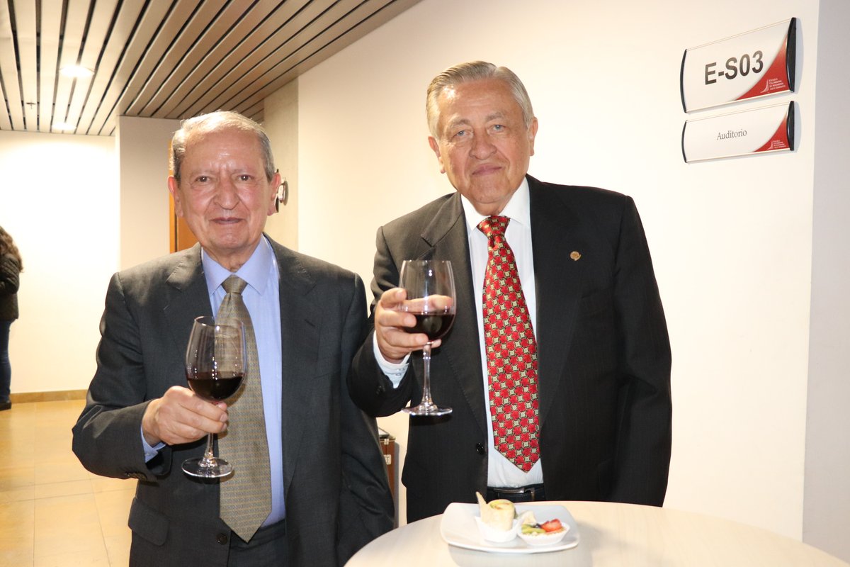 Grados primeros doctores de la Escuela