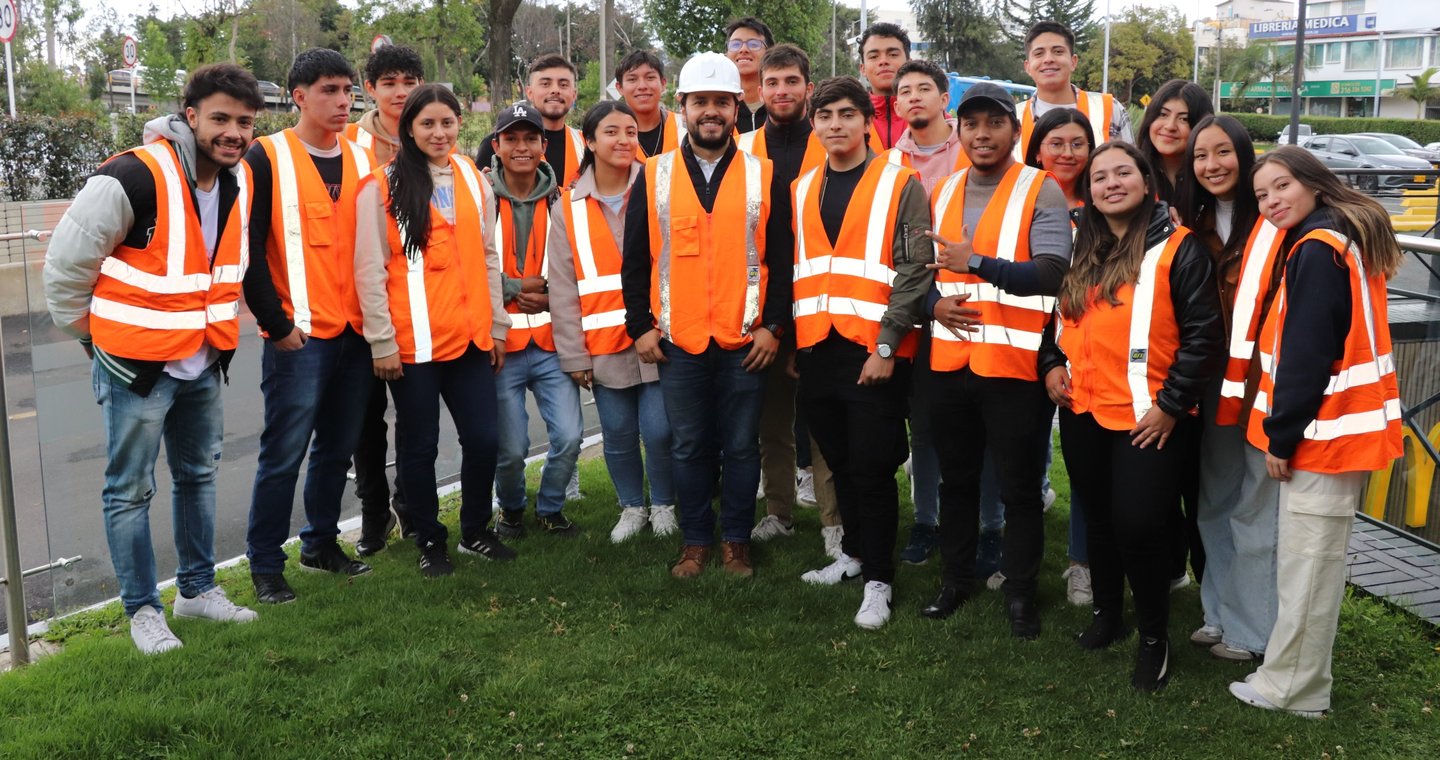 Actividad de campo para estudiantes del Programa de Ingeniería Civil - Julio Garavito