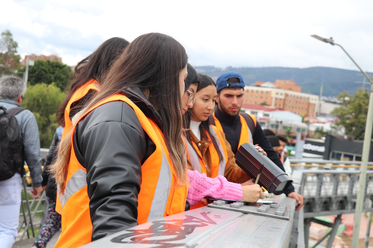 Actividad de campo para estudiantes del Programa de Ingeniería Civil - Julio Garavito