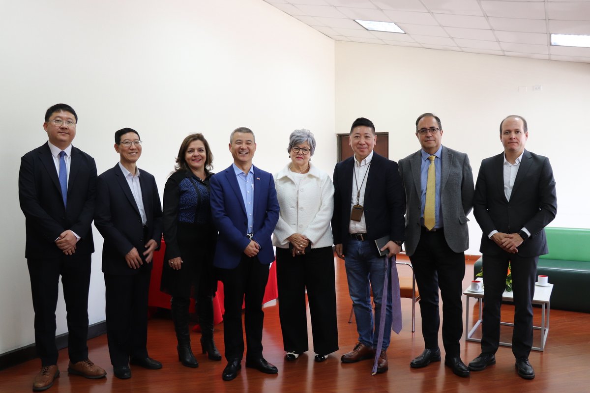 ESCUELA Y METRO LINEA 1