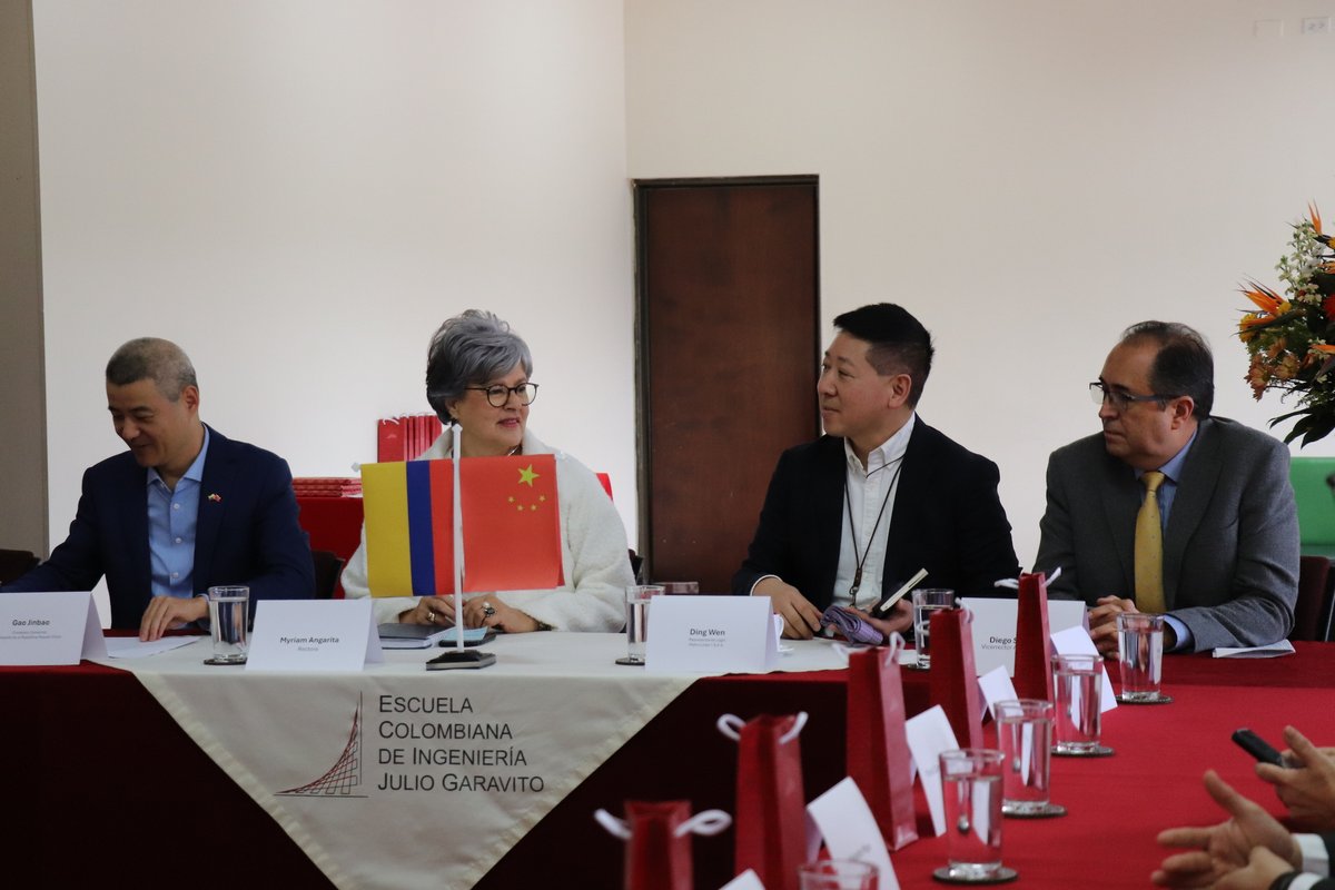 ESCUELA Y METRO LINEA 1