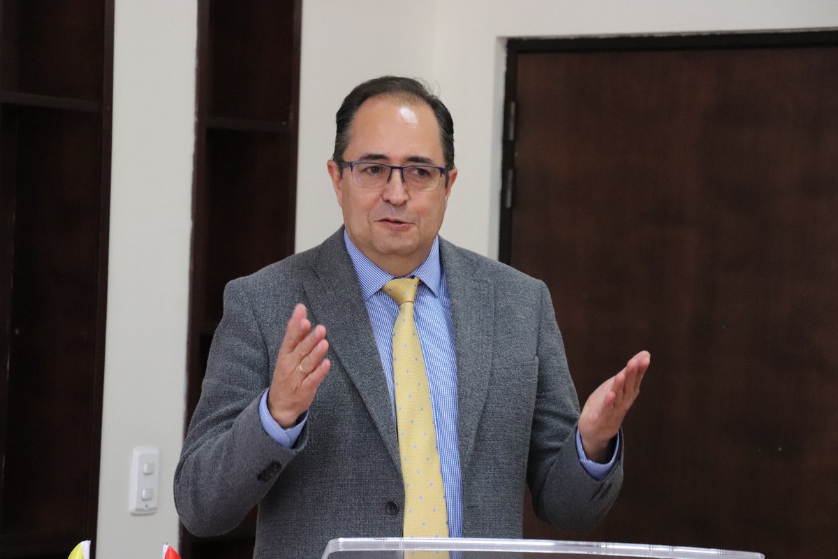 ESCUELA Y METRO LINEA 1