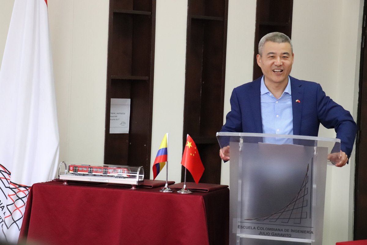 ESCUELA Y METRO LINEA 1