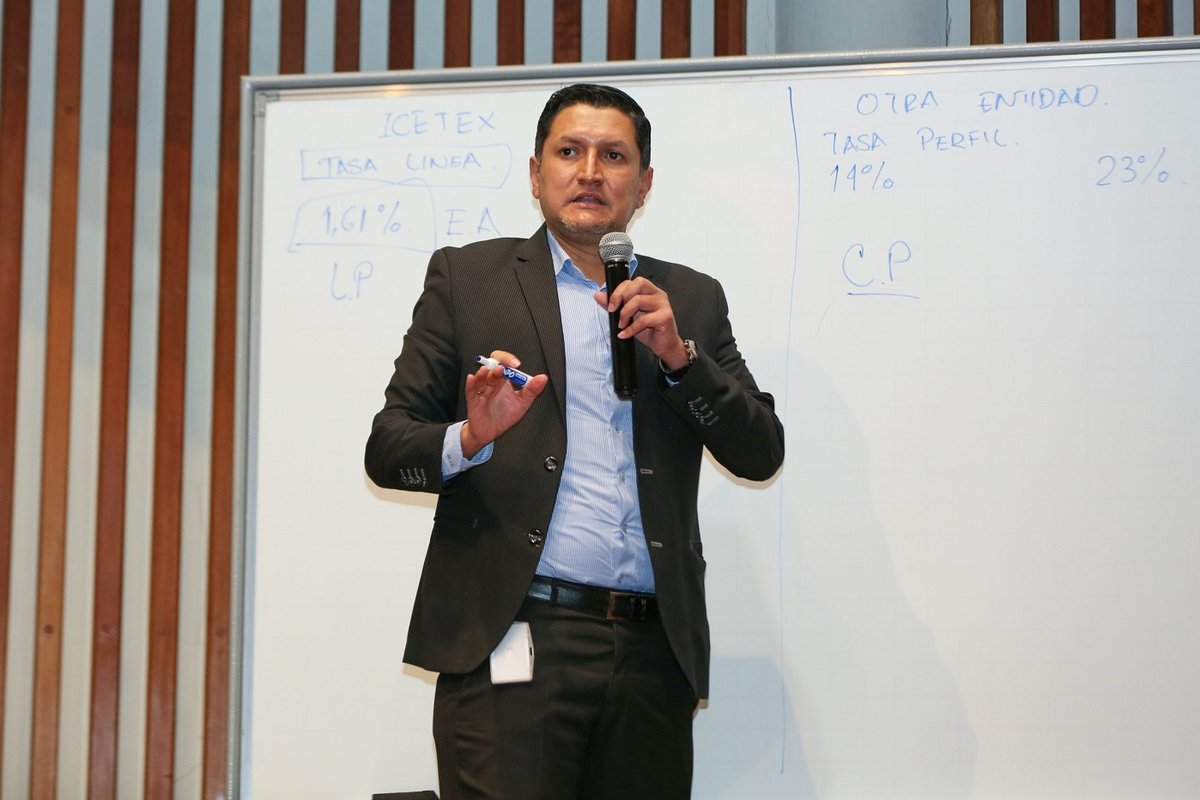 Juan-Ávila-Líder-Equipo-de-Innovación-Icetex_LR-3-scaled.jpg
