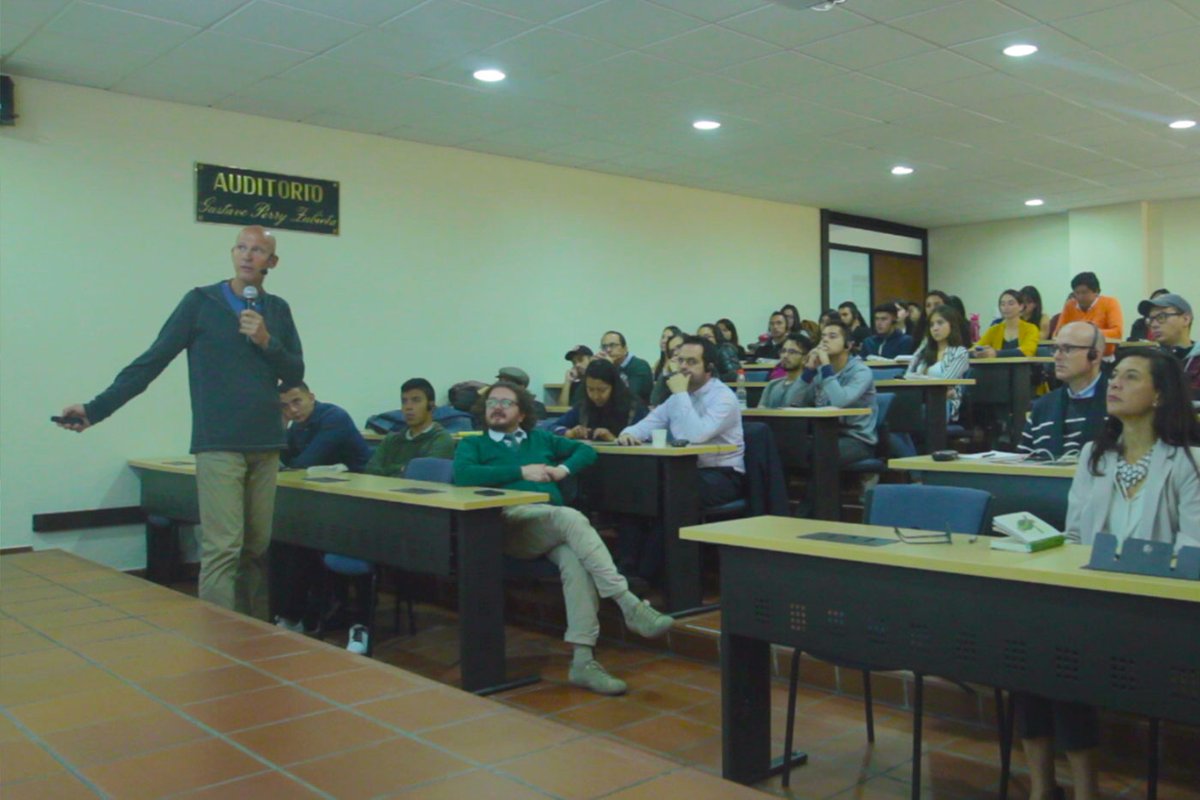 LABORATORIO-DE-LIDERAZGO-CLAP-CHARLA-1.jpg