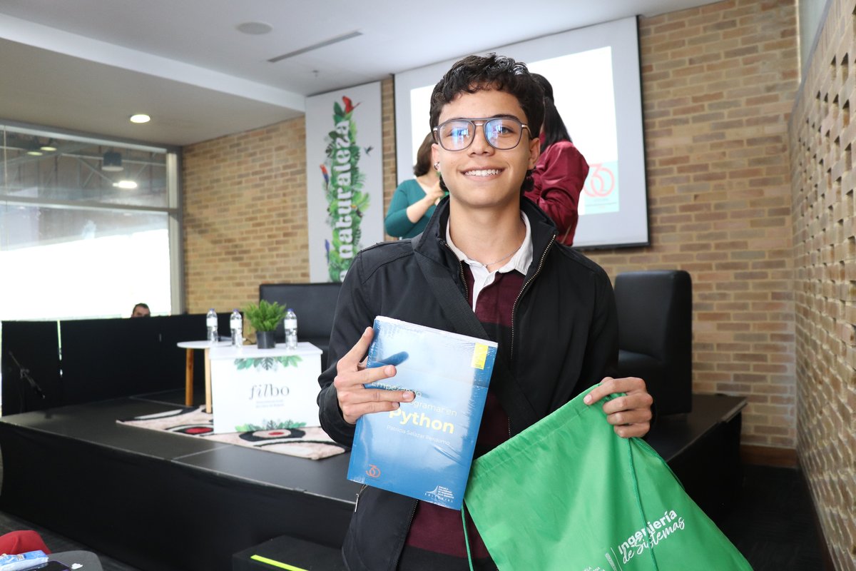 Lanzamiento del libro 'Empezando a programar en Phyton, ingeniera Patricia Salazar  (20)