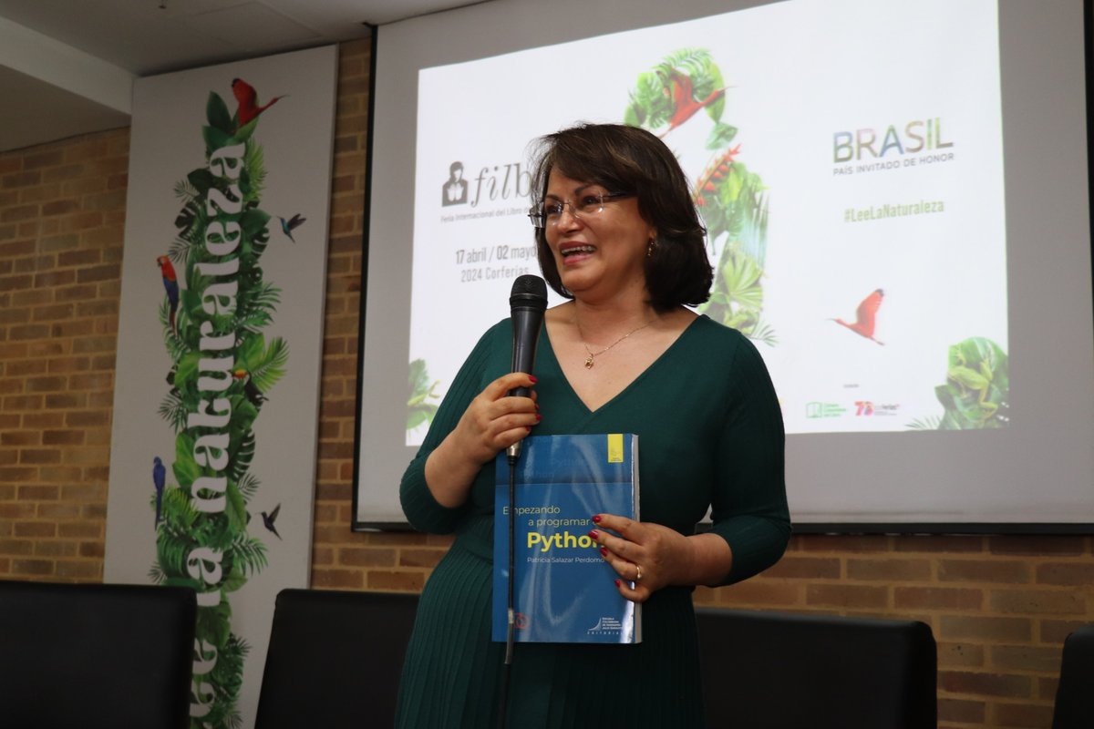 Lanzamiento del libro 'Empezando a programar en Phyton, ingeniera Patricia Salazar (10)