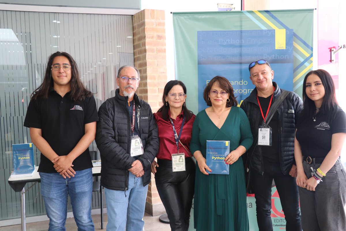 Lanzamiento del libro 'Empezando a programar en Phyton, ingeniera Patricia Salazar  (5)