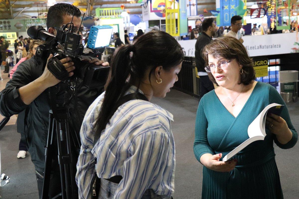 Lanzamiento del libro 'Empezando a programar en Phyton, ingeniera Patricia Salazar(12)