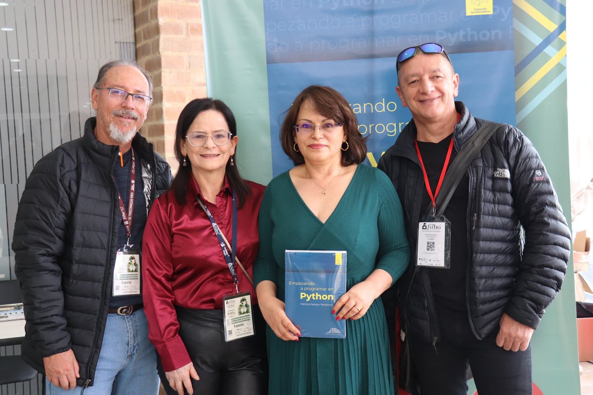 Lanzamiento del libro 'Empezando a programar en Phyton, ingeniera Patricia Salazar(2)