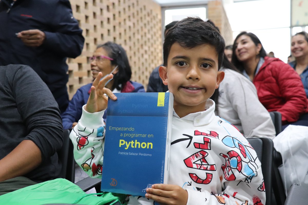 Lanzamiento del libro 'Empezando a programar en Phyton, ingeniera Patricia Salazar  (1)