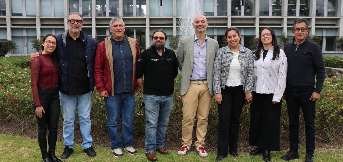 Profesor de la Universidad de Newcastle dictó masterclass sobre IA y fintech en su segunda visita a la Universidad